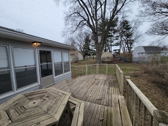 Building Photo - 2316 Royal Dr