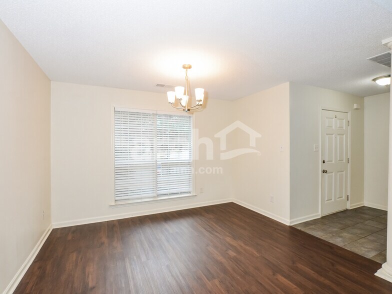 Building Photo - 1315 Chatman Cove