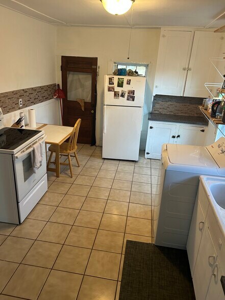 Kitchen - 30 Wall St