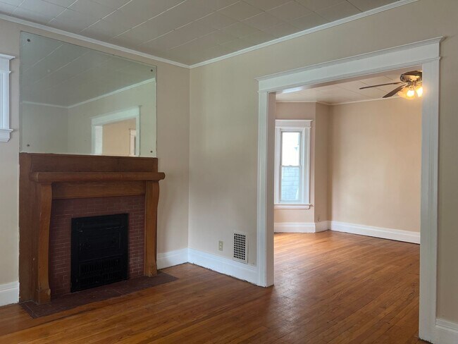 Building Photo - 943-945-945 Dewey Ave