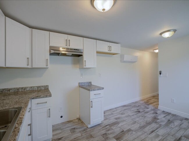 Building Photo - Modern Living!  3 bedroom, 2 Bath!    Mother-in-Law Suite In Back for Rent as well!