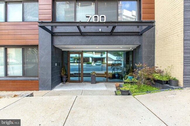 Building Photo - 700 Roeder Rd