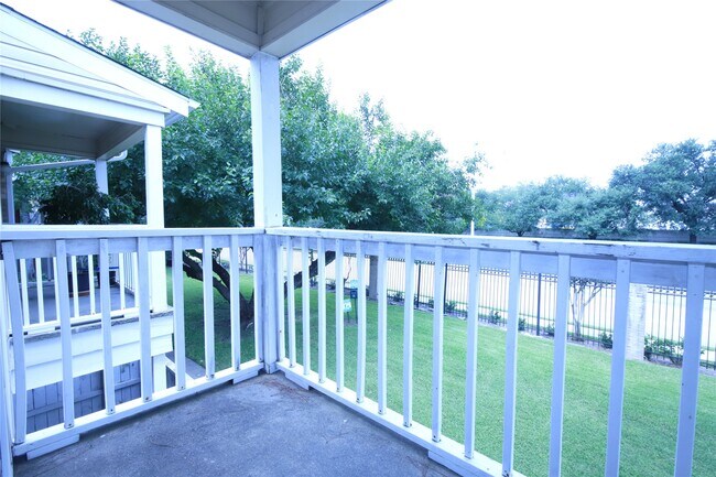 Building Photo - 2750 Holly Hall St