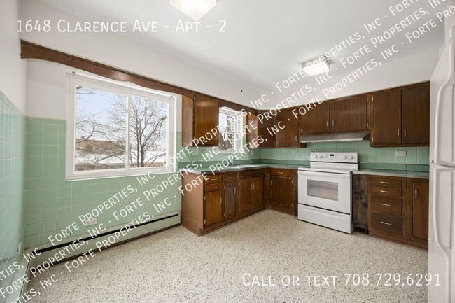 Building Photo - Massive 4-Bed, 2-Bath Apartment in Berwyn ...