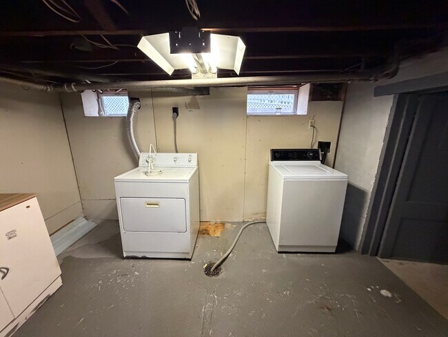 Building Photo - 402 Douglass St