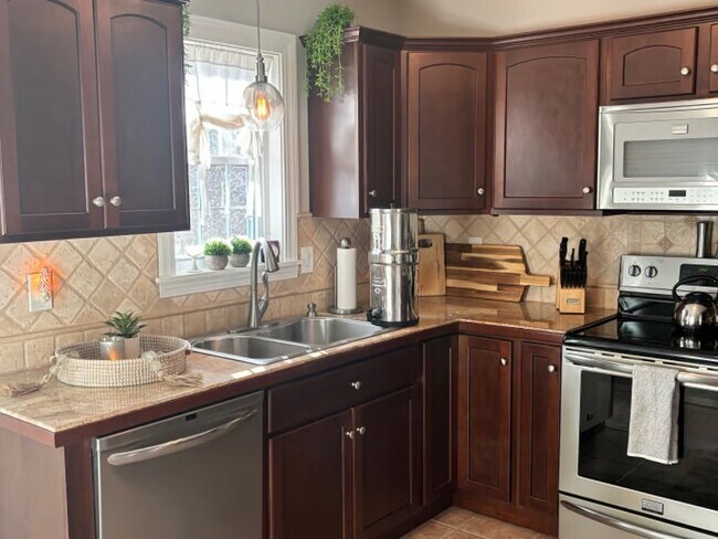 Building Photo - 16 Mussey St