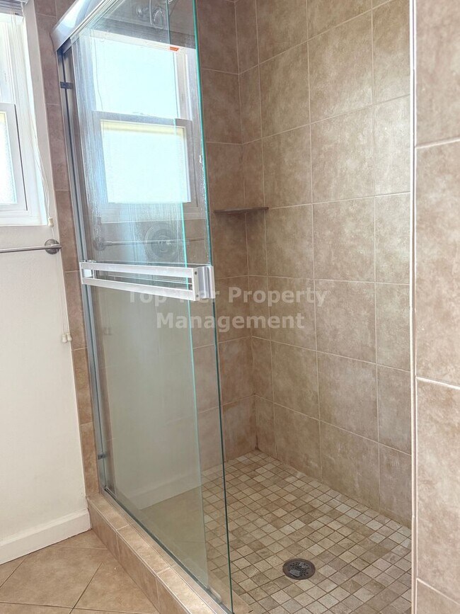 Building Photo - ***Beautiful Oceanfront 3 bed, 2 bath, 2,076 sqft House in Carlsbad Village - Available 06/15***