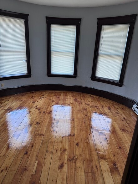 Bedroom 1 - 16 Hillside St