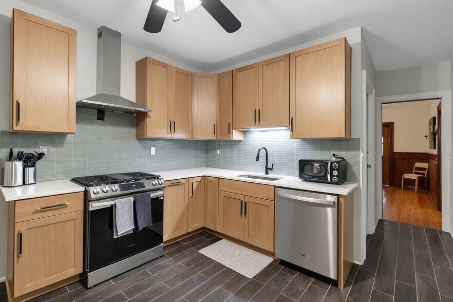 Building Photo - 217 Norwood Ave