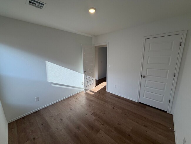 Building Photo - Beautiful 3 Bed 2 bath in N. OKC