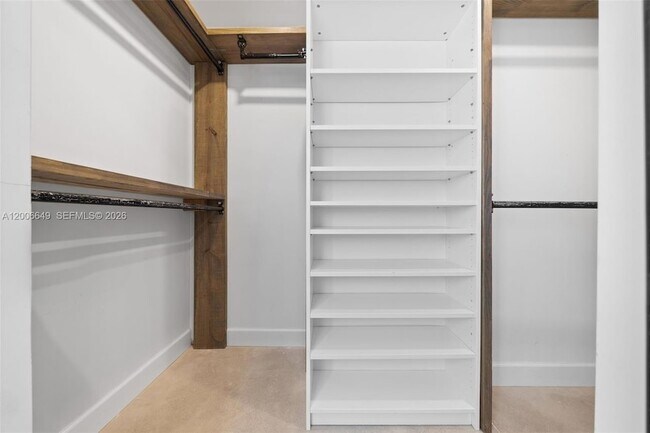 Building Photo - 930 N 11th Ct