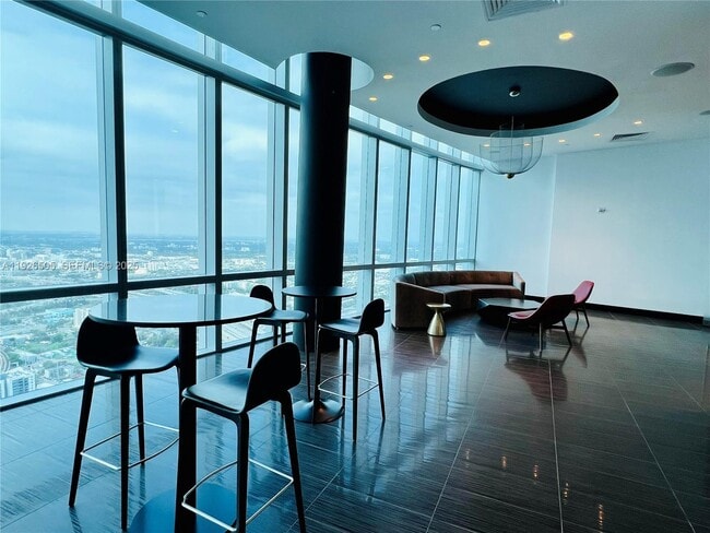 Building Photo - 851 NE 1st Ave