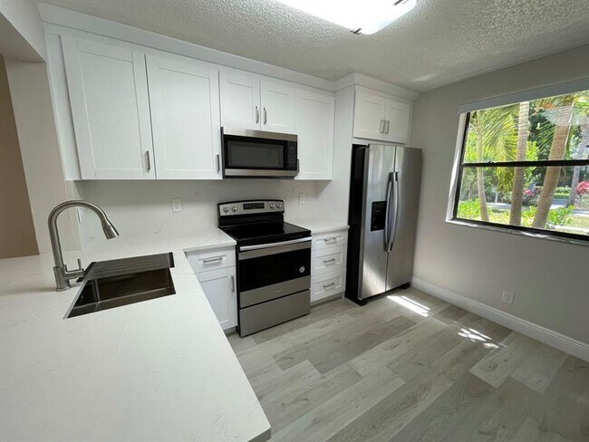 Building Photo - 5741 Riverside Dr