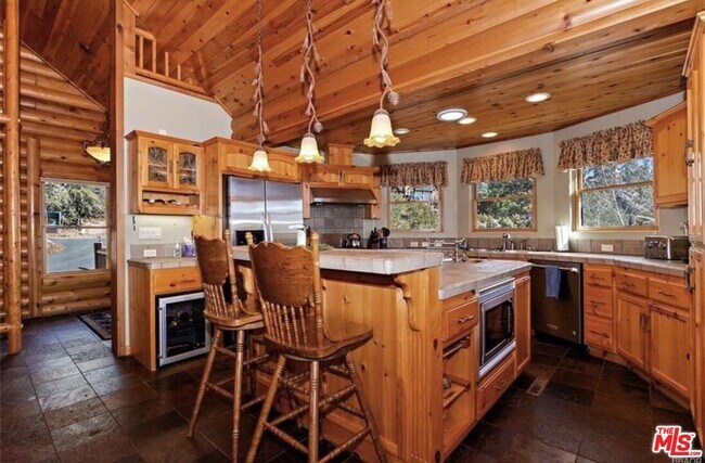 Building Photo - 1165 Green Mountain Dr