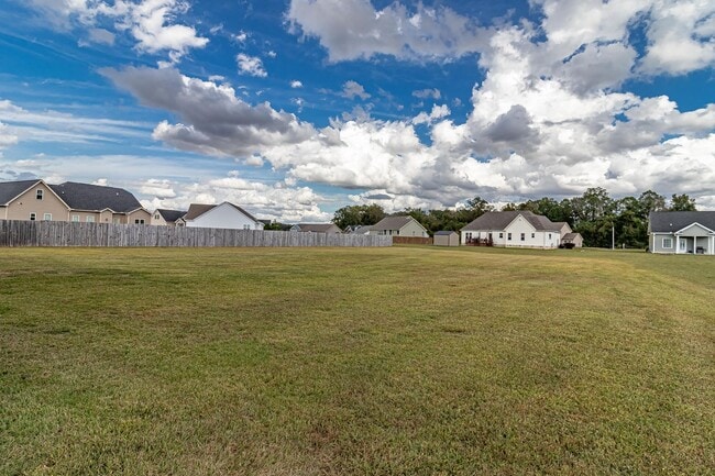 Building Photo - 3 BR 2 BA in North Landing Subdivision/Pik...