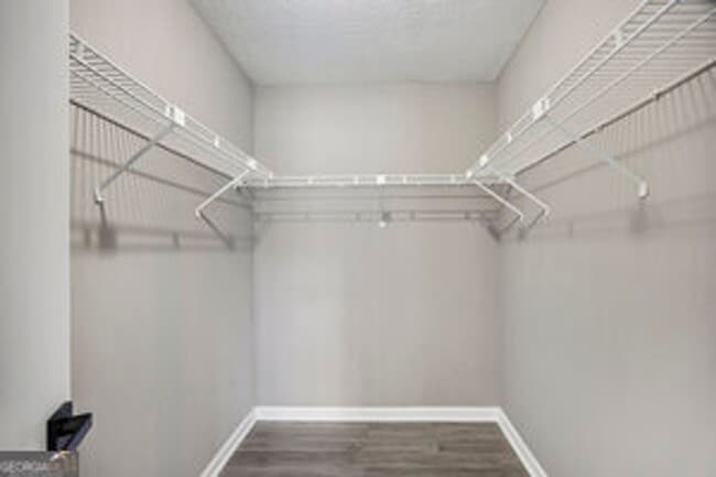 Building Photo - Like New! 2 bedroom 2 bathroom end unit co...
