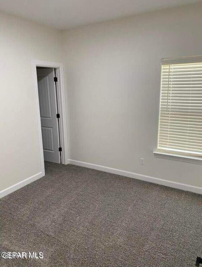 Building Photo - 453 Sun Temple Rd