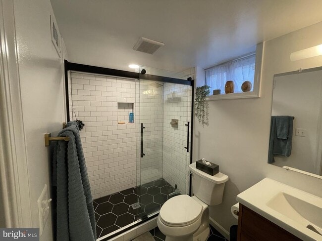 Building Photo - 2221 Arlington Terrace