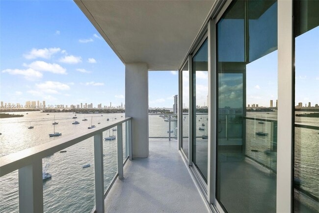 Building Photo - 1500 Bay Rd