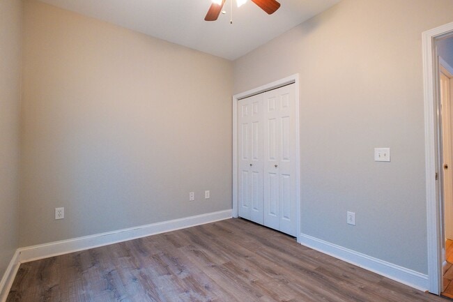 Building Photo - Prime UGA Location! 4BR + Bonus & Private Porch