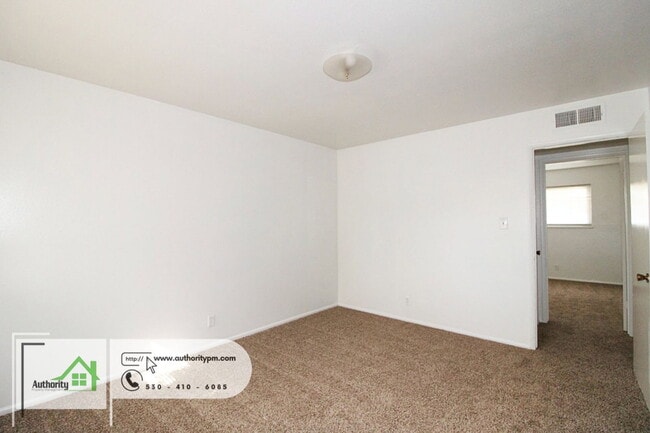 Building Photo - 6482 Leonard Dr