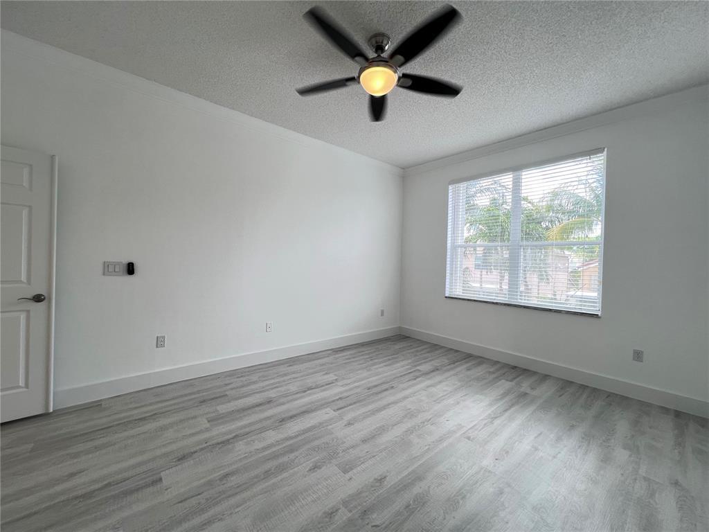 Building Photo - 725 NW 156th Ave