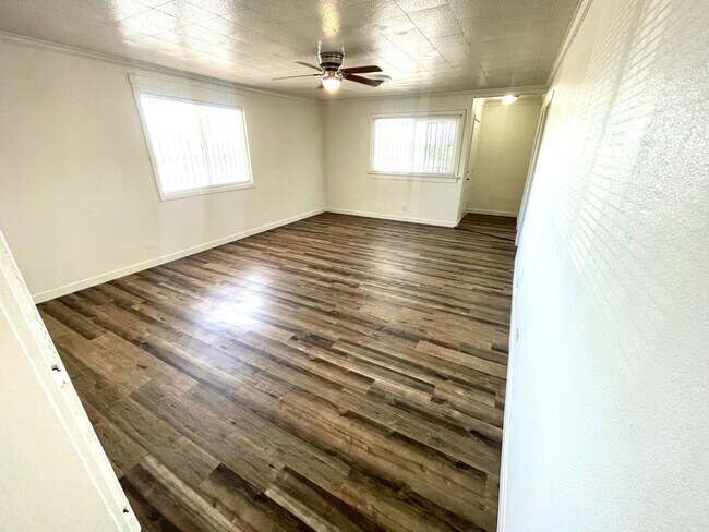 Building Photo - 397 N 15th St