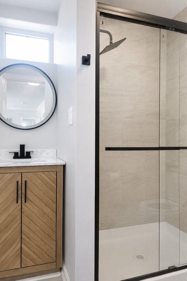 Building Photo - 1249 S Kolin Ave