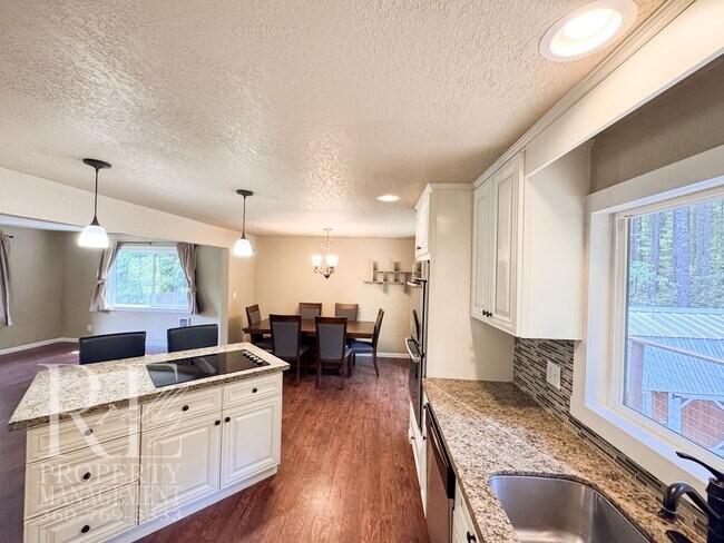 Building Photo - Bright & Spacious Split-Level Home with Gourmet Kitchen, Skylight & Expansive Yard