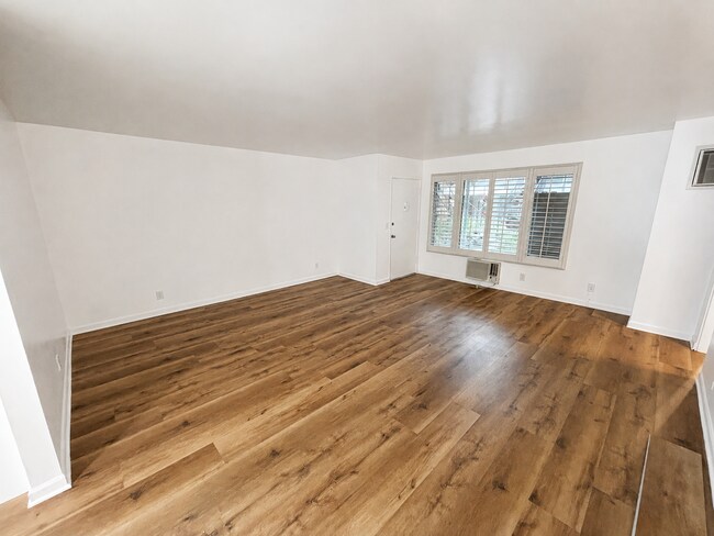 Building Photo - 343 S Steckel Dr