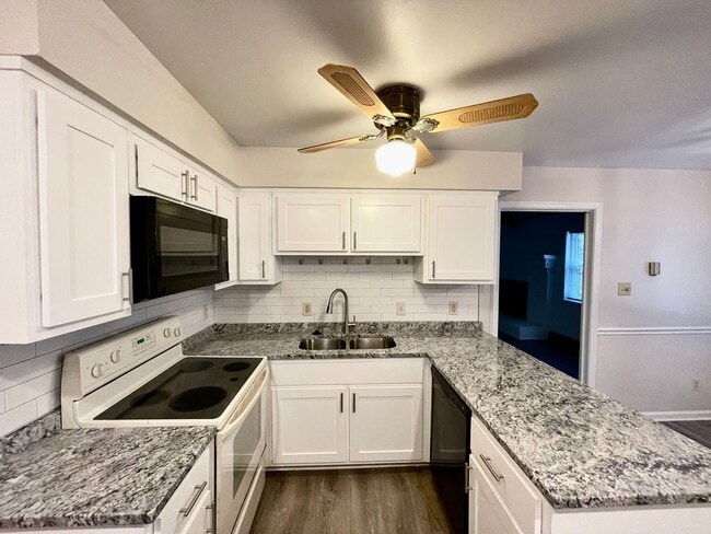 Building Photo - Waterfront Ranch Home - Excellent School Z...