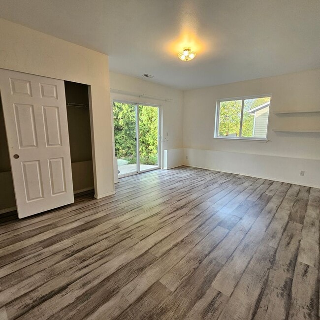 Building Photo - Bright and Stunning 2-Story Home with Dayl...