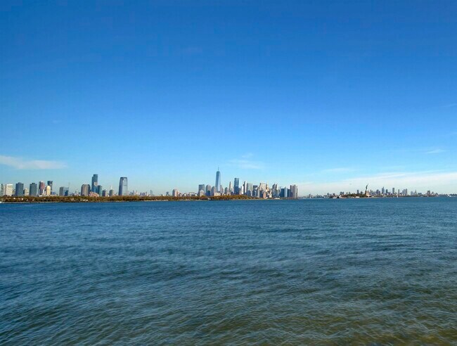 Building Photo - 15 Freedom Way