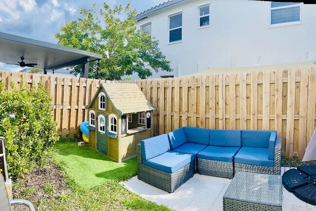 Building Photo - 2624 SE 11th Ct