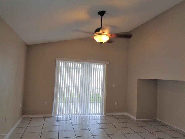 Building Photo - 2600 Alicia Ln