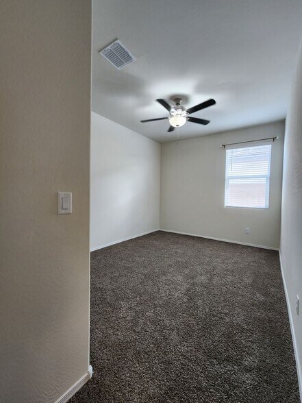 Building Photo - 1058 W Chimes Tower Dr