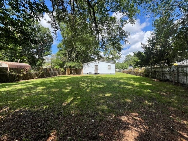 Building Photo - 3 Bedroom + Bonus Room Home in Sunset Park!