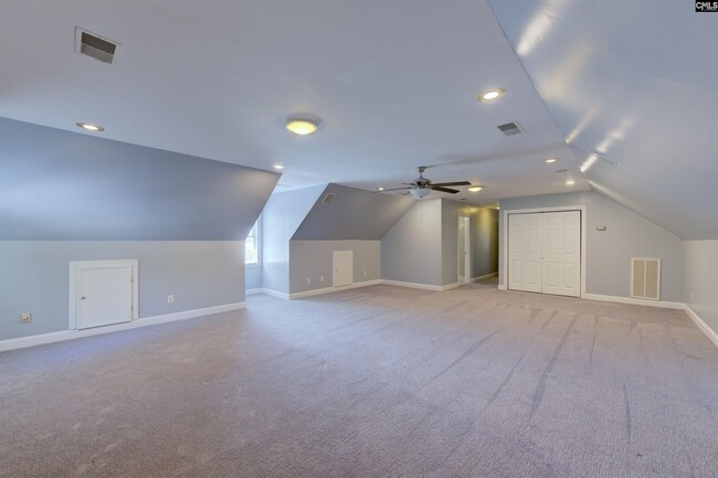 Building Photo - 2 Rose Dew Ln