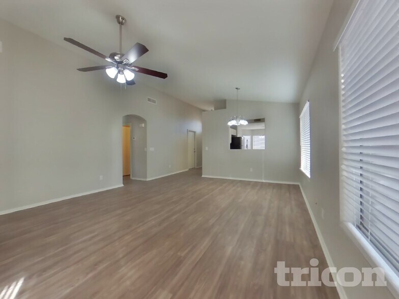 Building Photo - 9215 W Sandra Terrace