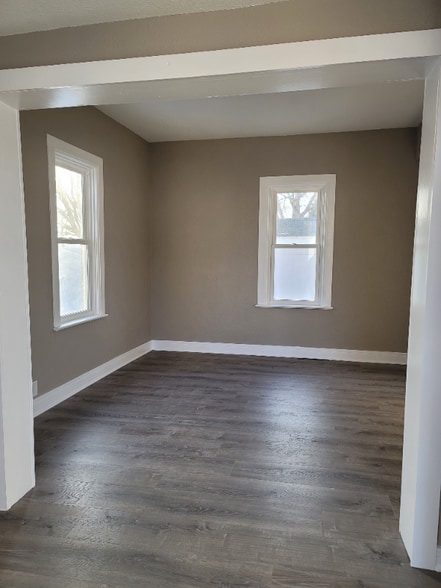 Building Photo - 505 Main St