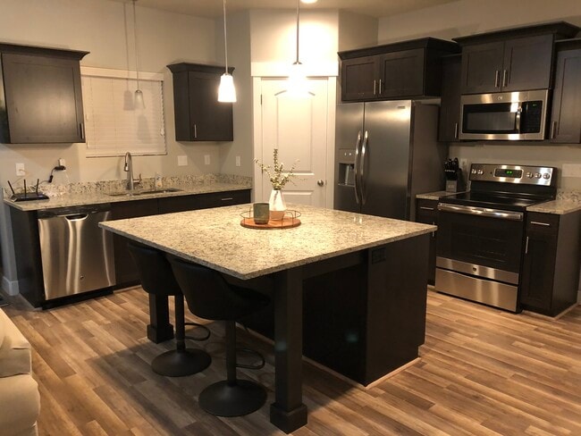 Building Photo - 3753 E Cunninghill Drive