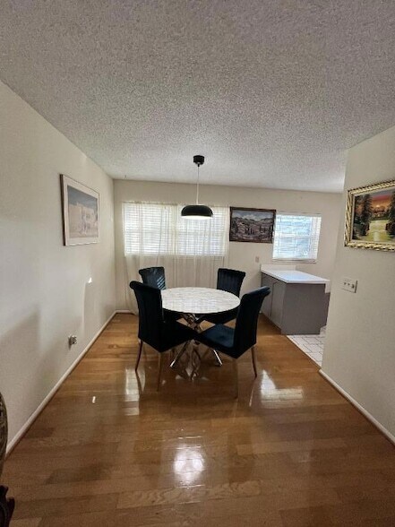 Building Photo - 2 Vis Gdns Trl