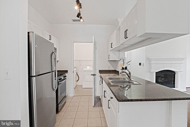 Building Photo - 12921 Centre Park Cir