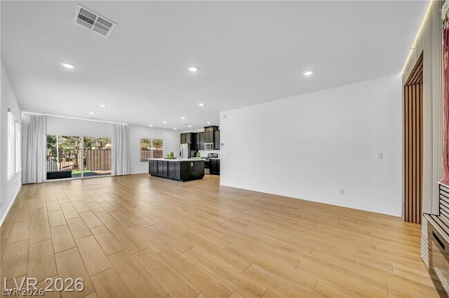 Building Photo - 2706 Song Pt Ave