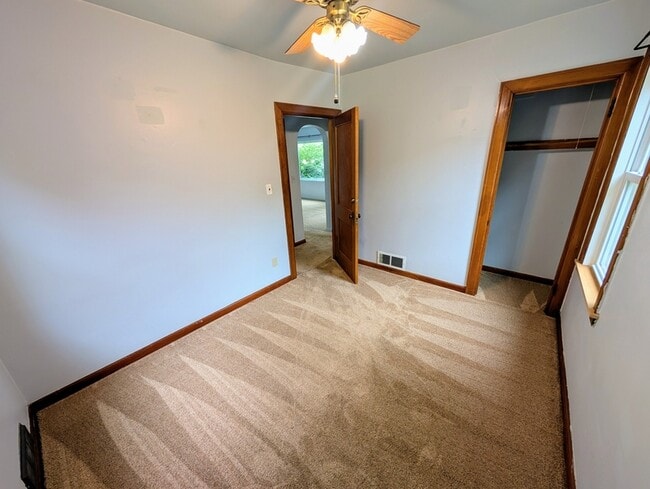 Building Photo - 707 10th Ave