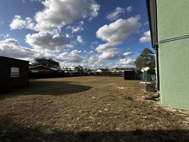 Building Photo - 15040 SW 39th Cir