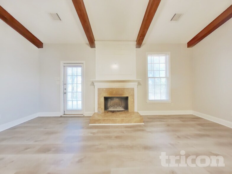 Building Photo - 1017 Chatsworth Ln