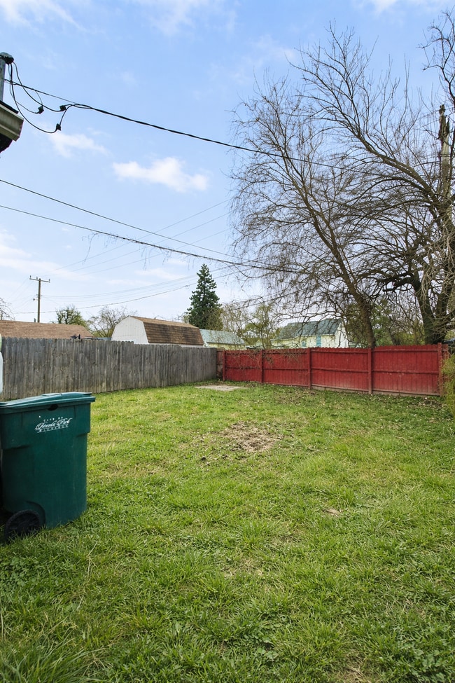 Building Photo - 2105 Council Ave