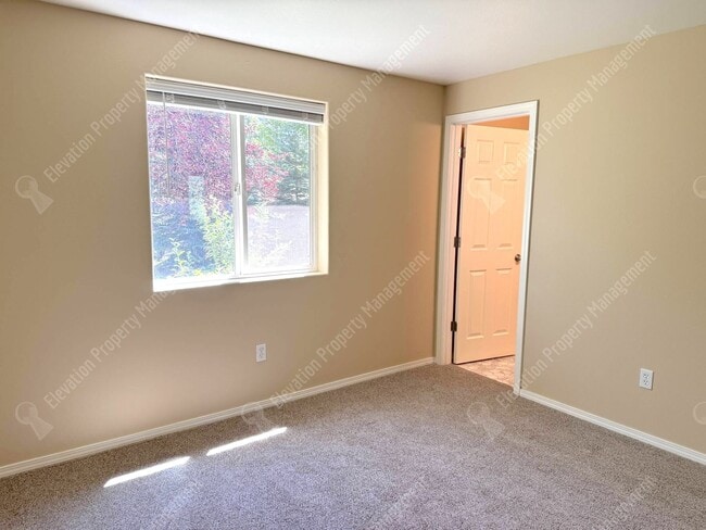 Building Photo - Single-Level 3 BR - 2 BA Rancher in Southw...