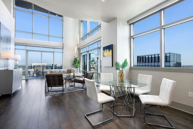 Building Photo - 102 Colorado St